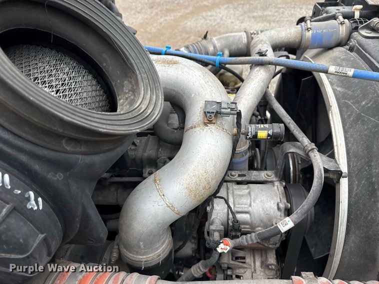 image for item EG5798 2019 Kenworth T370 box truck