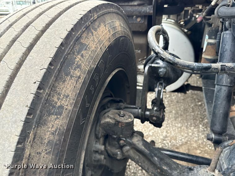 image for item EG5798 2019 Kenworth T370 box truck