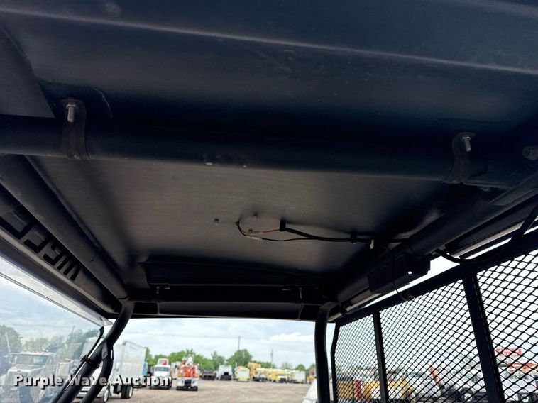 image for item EG5804 2007 Kawasaki Mule 3010 utility vehicle