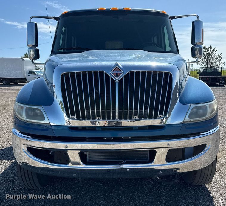 image for item EG5813 2013 International 4400 Crew Cab dump flatbed truck