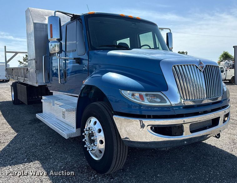 image for item EG5813 2013 International 4400 Crew Cab dump flatbed truck