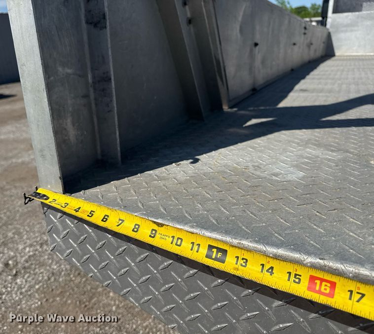 image for item EG5813 2013 International 4400 Crew Cab dump flatbed truck