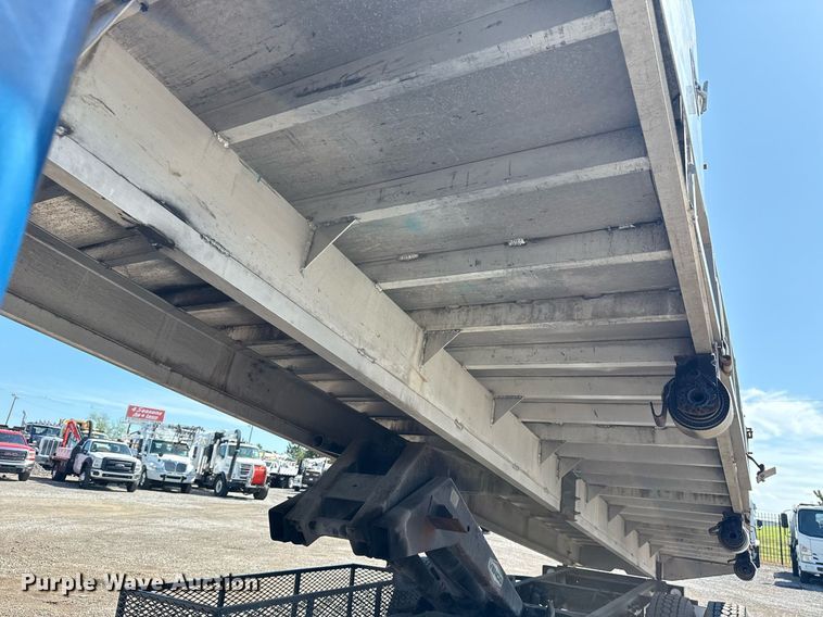 image for item EG5813 2013 International 4400 Crew Cab dump flatbed truck