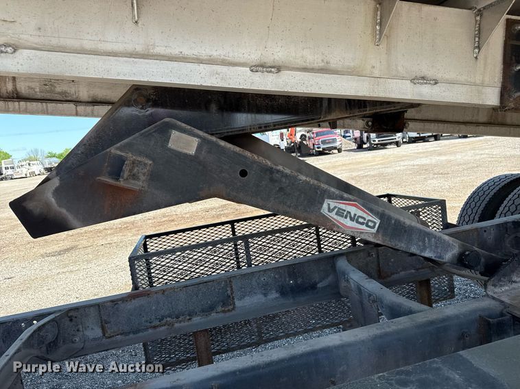 image for item EG5813 2013 International 4400 Crew Cab dump flatbed truck