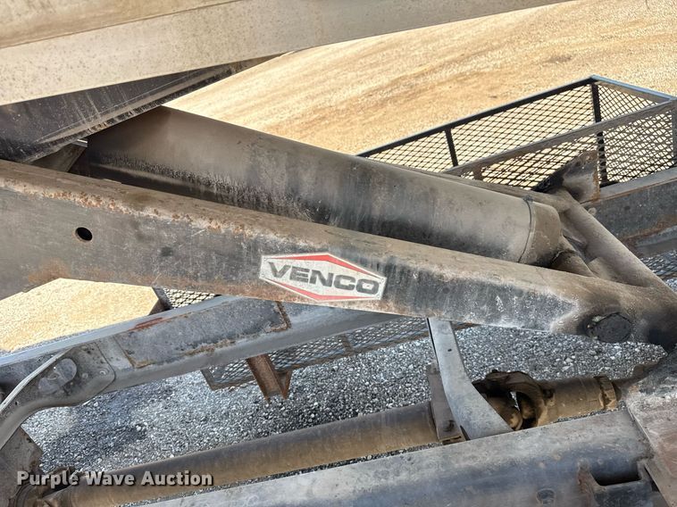 image for item EG5813 2013 International 4400 Crew Cab dump flatbed truck