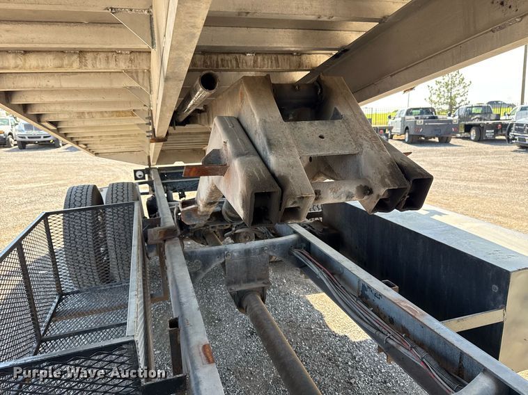 image for item EG5813 2013 International 4400 Crew Cab dump flatbed truck