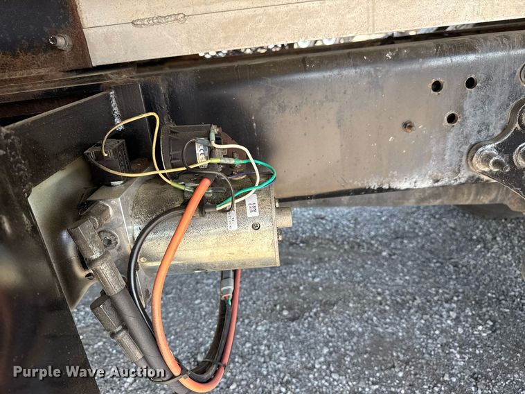 image for item EG5813 2013 International 4400 Crew Cab dump flatbed truck