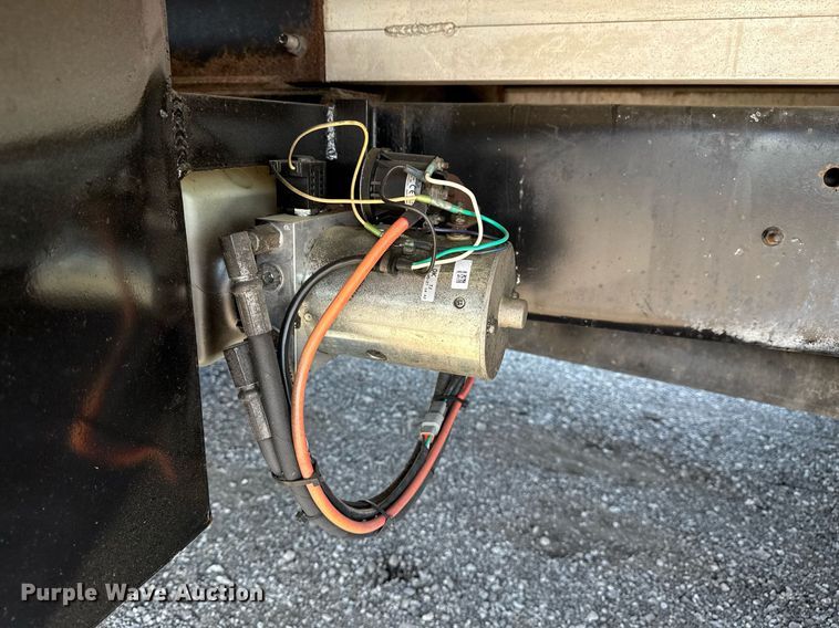 image for item EG5813 2013 International 4400 Crew Cab dump flatbed truck