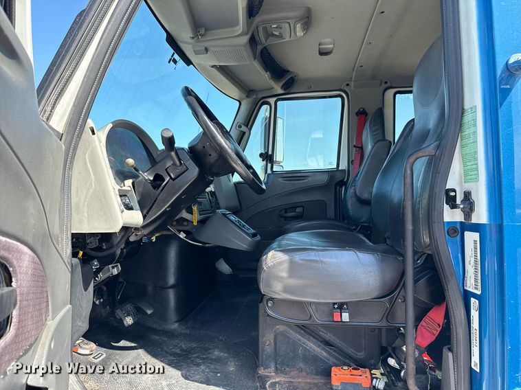 image for item EG5813 2013 International 4400 Crew Cab dump flatbed truck