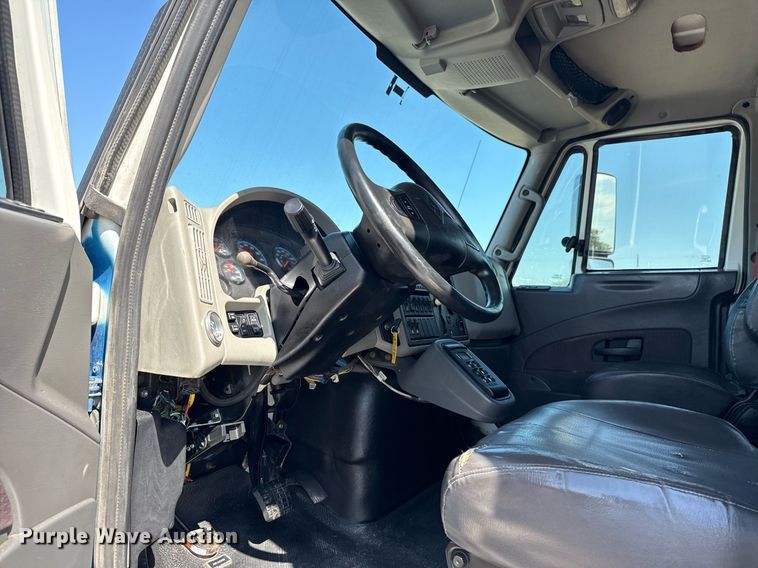 image for item EG5813 2013 International 4400 Crew Cab dump flatbed truck