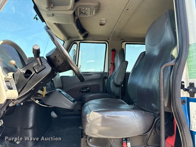 image for item EG5813 2013 International 4400 Crew Cab dump flatbed truck