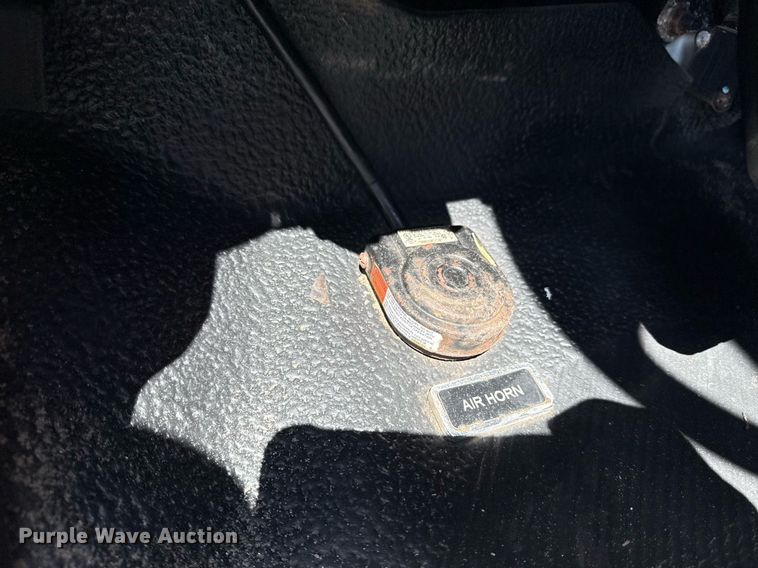 image for item EG5813 2013 International 4400 Crew Cab dump flatbed truck