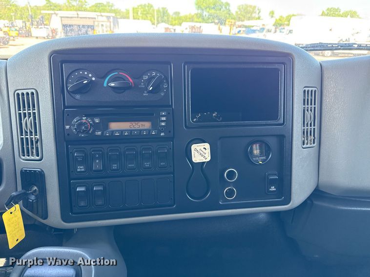 image for item EG5813 2013 International 4400 Crew Cab dump flatbed truck