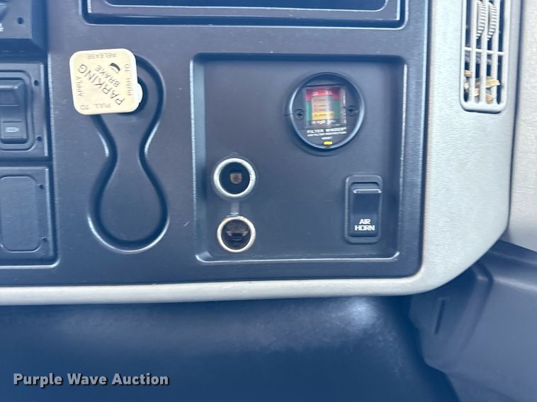 image for item EG5813 2013 International 4400 Crew Cab dump flatbed truck