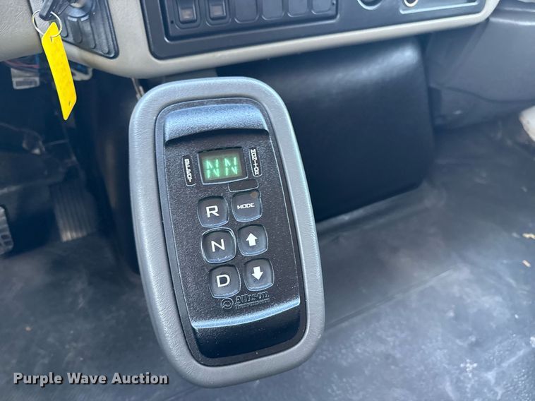 image for item EG5813 2013 International 4400 Crew Cab dump flatbed truck