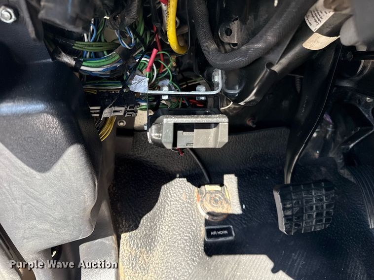 image for item EG5813 2013 International 4400 Crew Cab dump flatbed truck