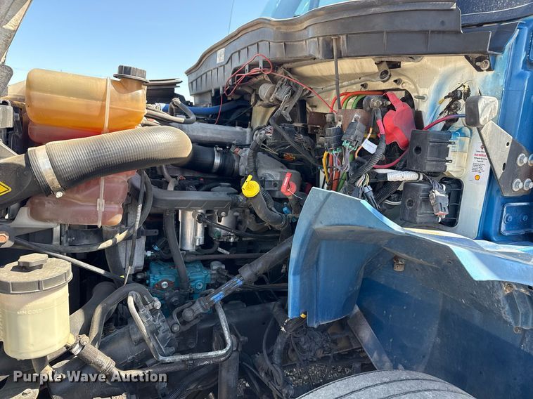 image for item EG5813 2013 International 4400 Crew Cab dump flatbed truck