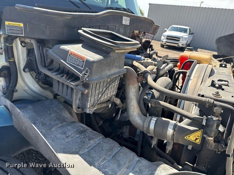 image for item EG5813 2013 International 4400 Crew Cab dump flatbed truck