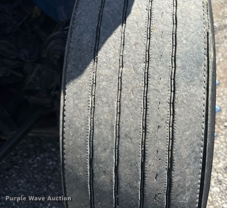 image for item EG5813 2013 International 4400 Crew Cab dump flatbed truck