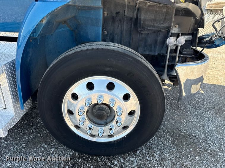 image for item EG5813 2013 International 4400 Crew Cab dump flatbed truck