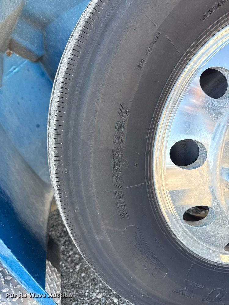 image for item EG5813 2013 International 4400 Crew Cab dump flatbed truck