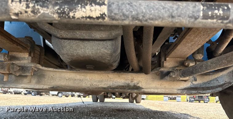 image for item EG5813 2013 International 4400 Crew Cab dump flatbed truck