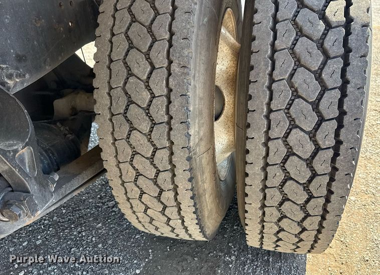 image for item EG5813 2013 International 4400 Crew Cab dump flatbed truck