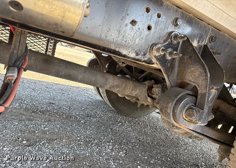 image for item EG5813 2013 International 4400 Crew Cab dump flatbed truck