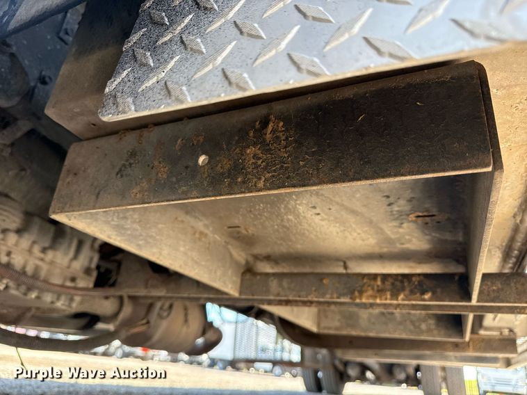 image for item EG5813 2013 International 4400 Crew Cab dump flatbed truck