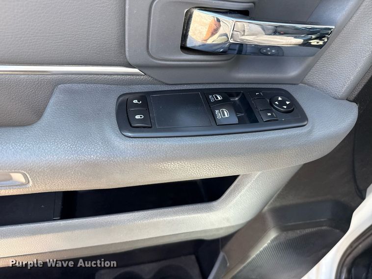 image for item EG5818 2017 Dodge Ram 5500HD box truck