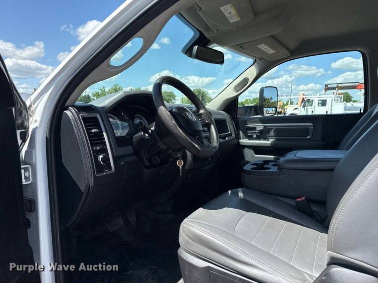 image for item EG5818 2017 Dodge Ram 5500HD box truck