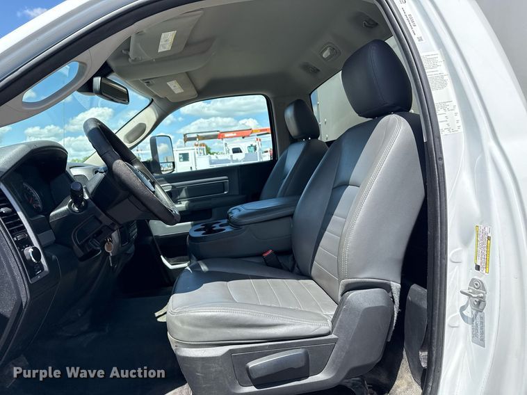 image for item EG5818 2017 Dodge Ram 5500HD box truck