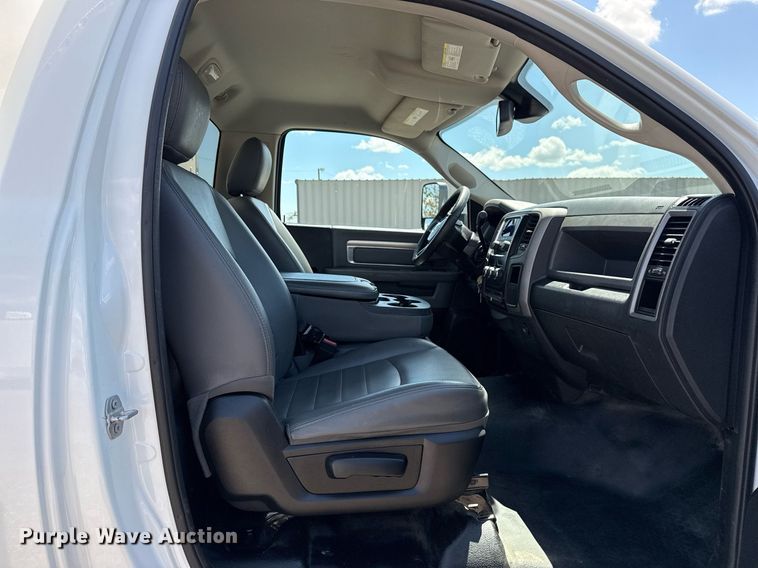 image for item EG5818 2017 Dodge Ram 5500HD box truck