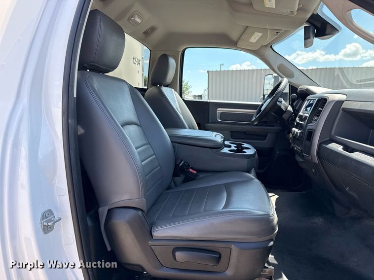 image for item EG5818 2017 Dodge Ram 5500HD box truck