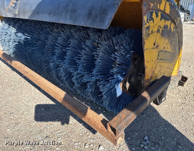 image for item EG6434 Excel Hustler 3400 broom