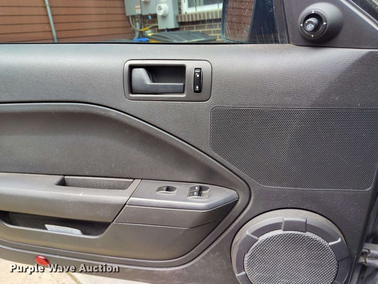 image for item EH0299 2006 Ford Mustang Deluxe convertible