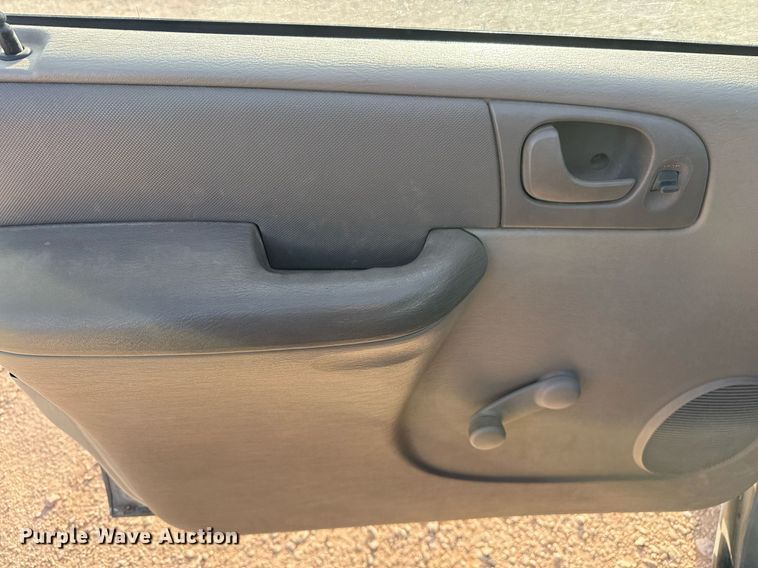 image for item EJ3597 2003 Dodge Caravan van