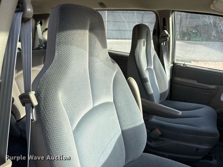 image for item EJ3597 2003 Dodge Caravan van