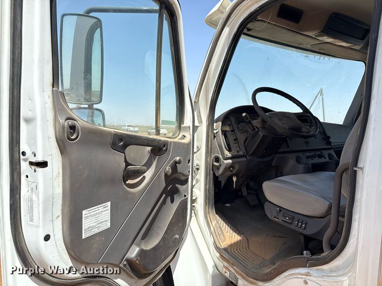 image for item EJ3604 2016 Freightliner M2 box truck