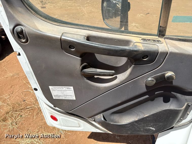 image for item EJ3604 2016 Freightliner M2 box truck