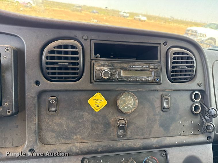 image for item EJ3604 2016 Freightliner M2 box truck