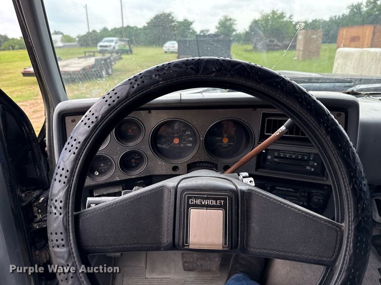 image for item EJ3673 1986 Chevrolet K10 Blazer SUV