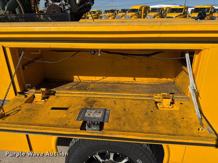 image for item EJ4506 2017 Chevrolet Silverado 3500HD utility bed pickup truck