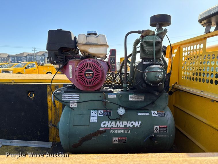 image for item EJ4506 2017 Chevrolet Silverado 3500HD utility bed pickup truck