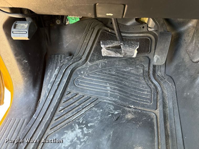 image for item EJ4506 2017 Chevrolet Silverado 3500HD utility bed pickup truck