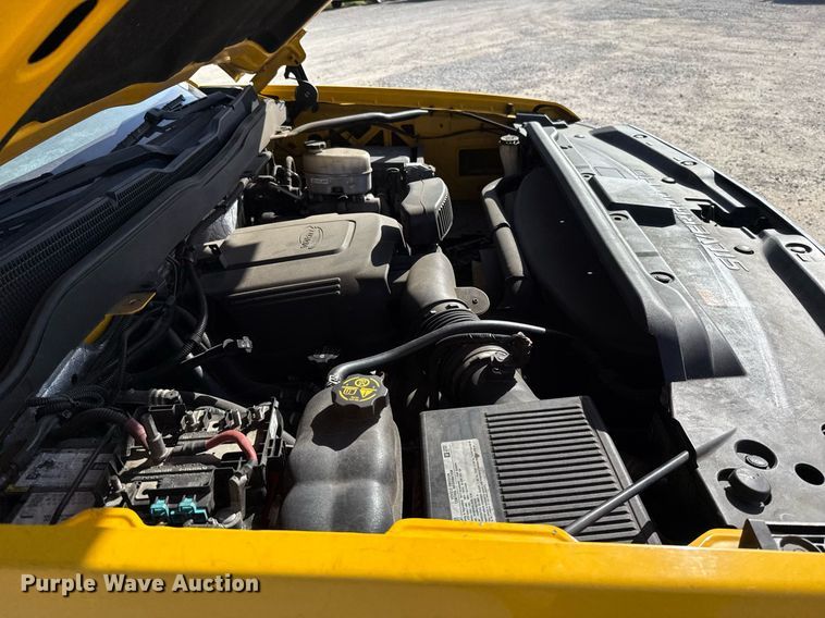 image for item EJ4506 2017 Chevrolet Silverado 3500HD utility bed pickup truck