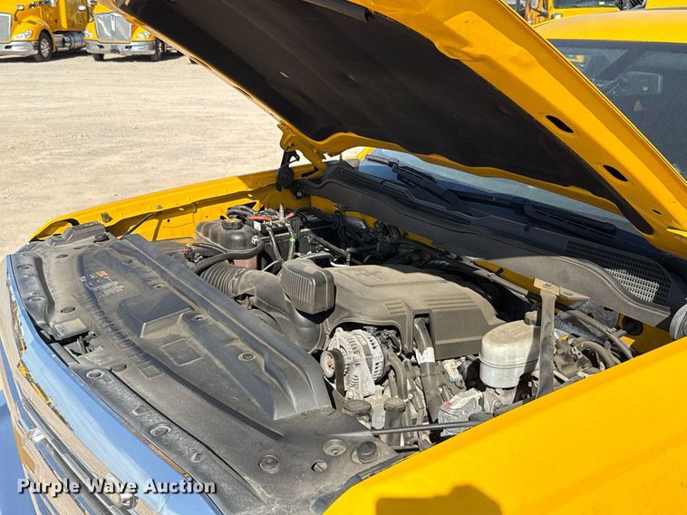 image for item EJ4506 2017 Chevrolet Silverado 3500HD utility bed pickup truck