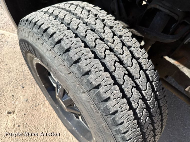 image for item EJ4506 2017 Chevrolet Silverado 3500HD utility bed pickup truck