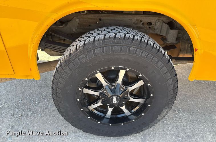 image for item EJ4506 2017 Chevrolet Silverado 3500HD utility bed pickup truck