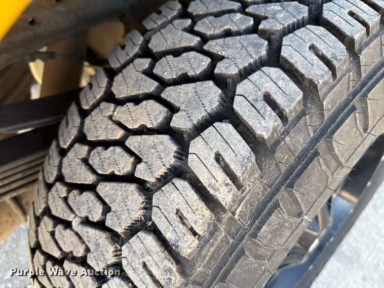 image for item EJ4506 2017 Chevrolet Silverado 3500HD utility bed pickup truck